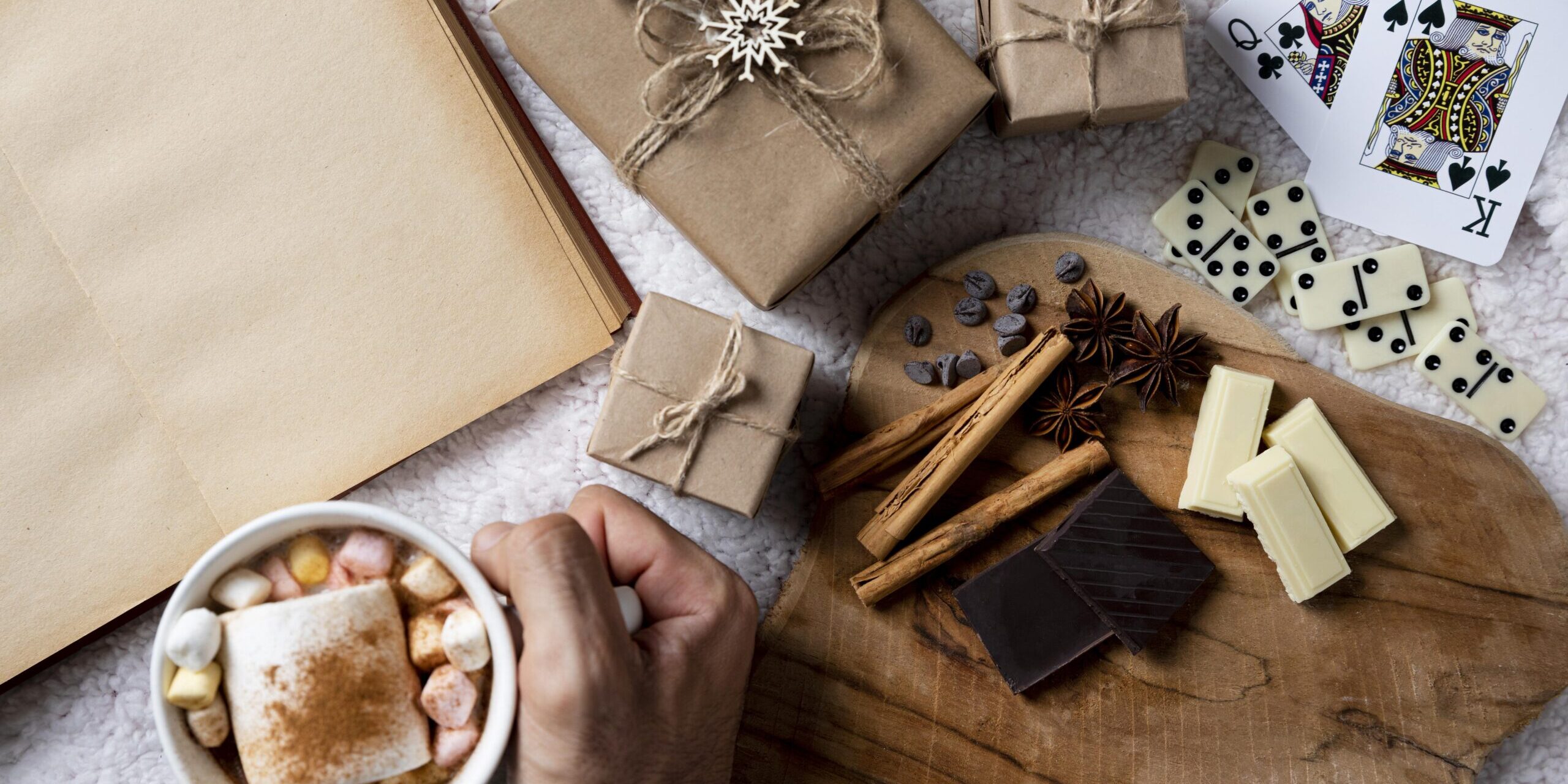 top-view-composition-winter-hygge-elements